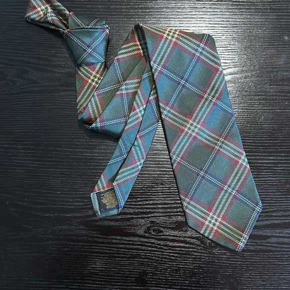 Brooks Brothers Plaid Holiday Silk Tie - Picture 8 of 9